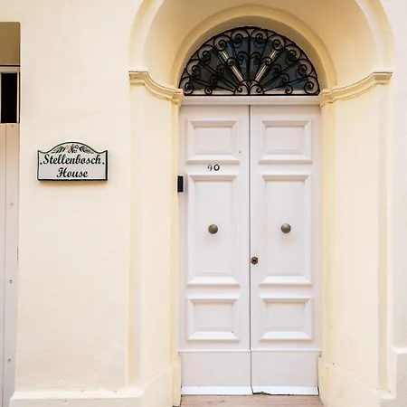 Stylish Right By The Promenade *