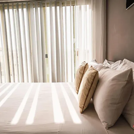 Stylish Right By The Promenade