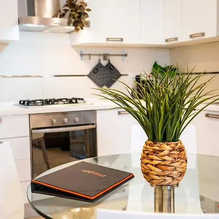 Stylish Right By The Promenade Apartment *