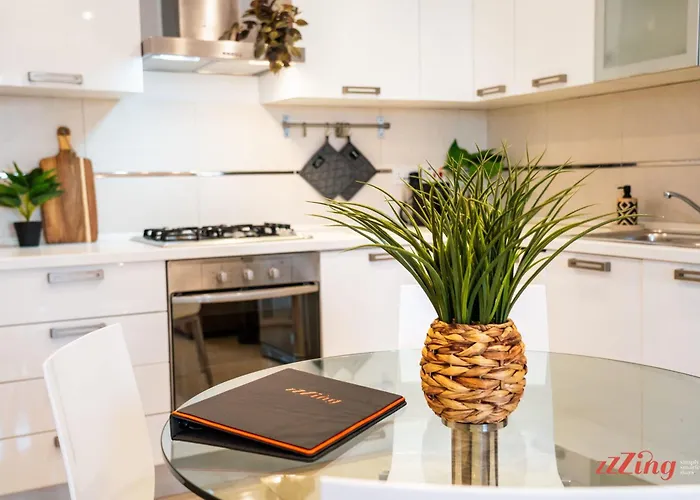 Stylish Right By The Promenade Apartament *