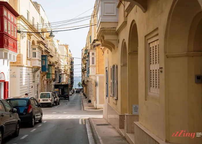 Stylish Right By The Promenade Apartment